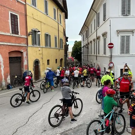 Bhr - Appartamento Dell'Anfiteatro Spoleto Esterno foto
